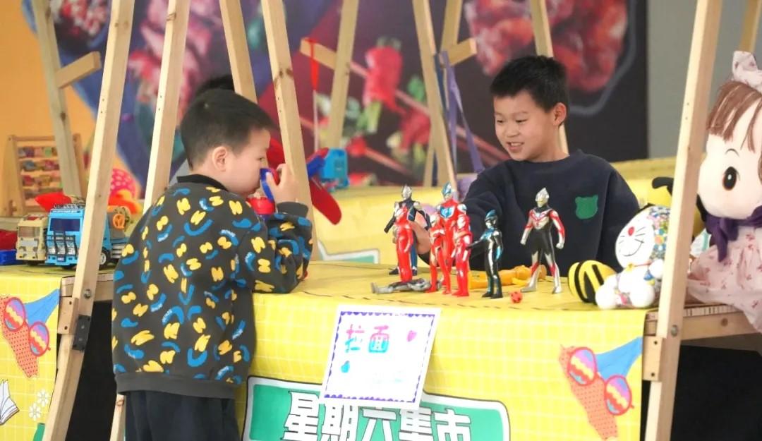 过年买给小朋友的零食礼物,致小朋友的一份礼物请查收