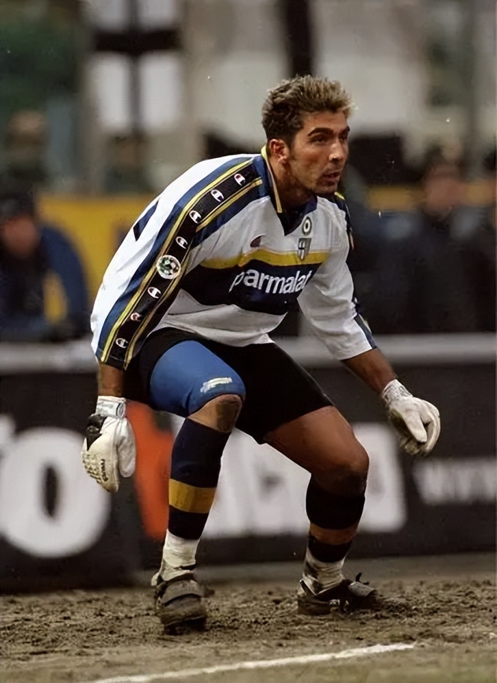 布冯一开始在哪个俱乐部,布冯第一次出场帕尔马