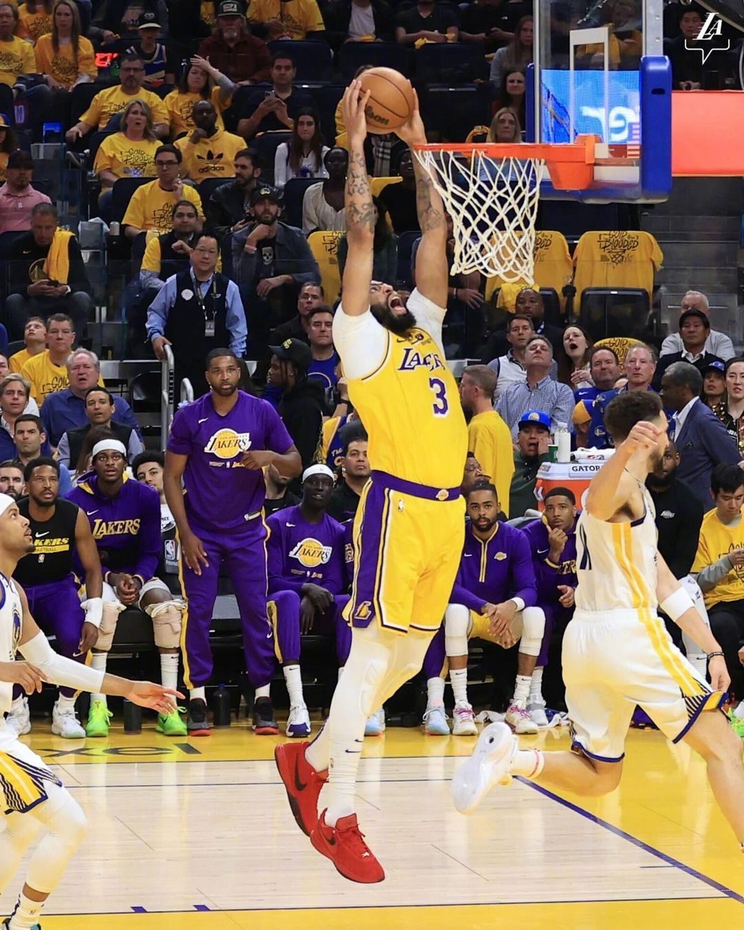 浓眉被卢尼犯规,卢尼肘击浓眉会被追加停赛吗