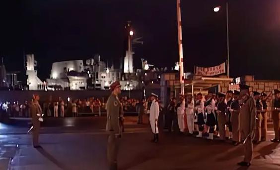 谭善爱与英军交接视频,97年香港回归时的谭善爱