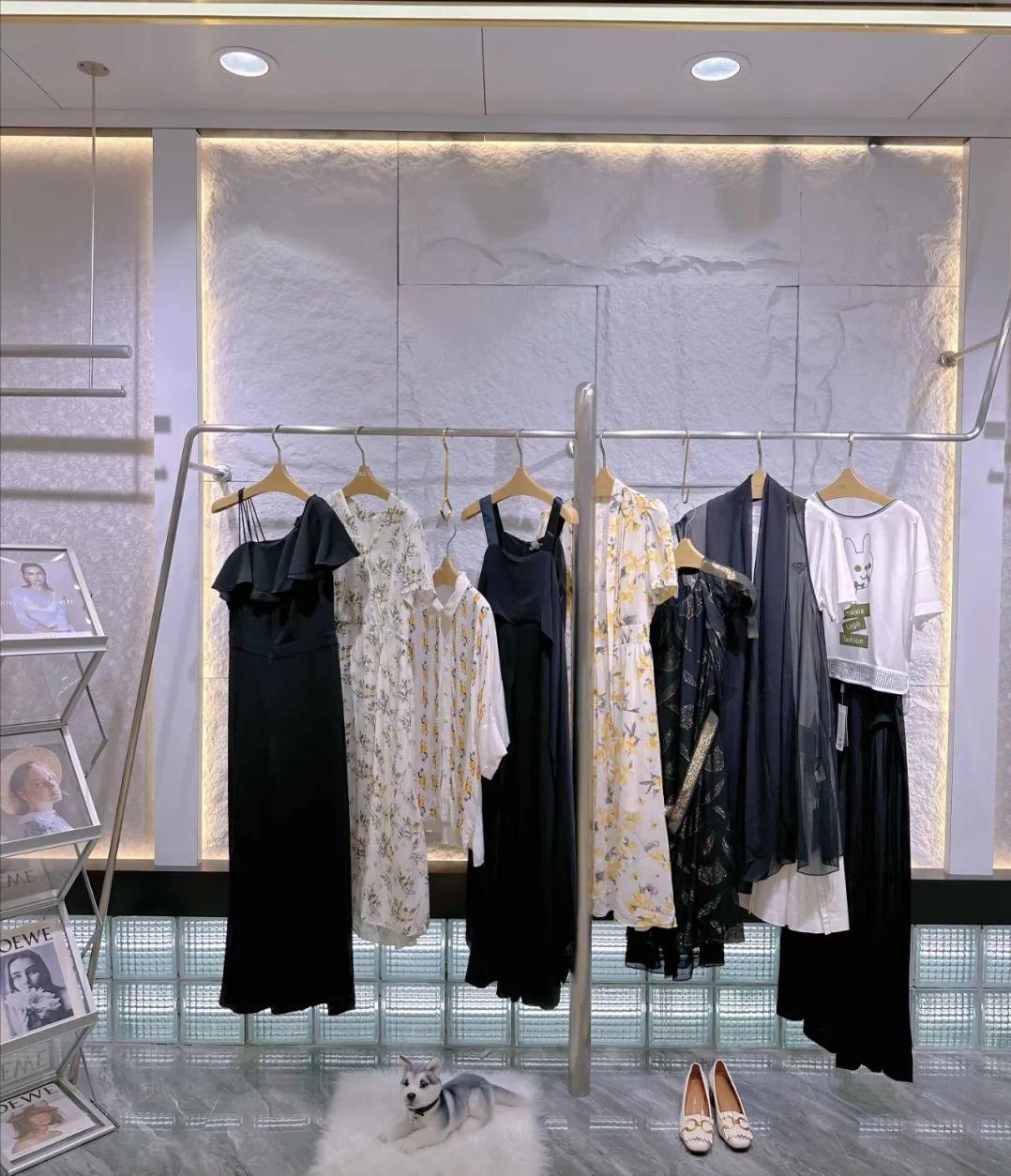 Maixia·露玛莉先2023夏品牌折扣女装桑蚕丝连衣裙上衣T恤裤裙穿搭