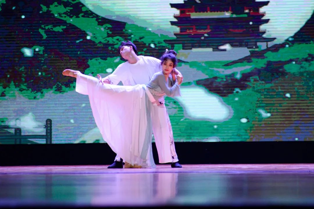 浠婂鑸炲姩,浠婂鑸炶捣鏉ュ箍鍦鸿垶