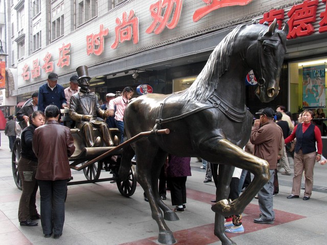 天津滨江道：一个迷人的城市风景线