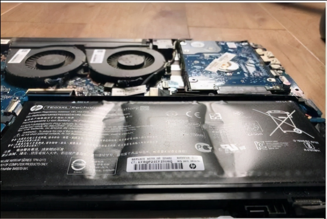 笔记本电脑关机了电池会慢慢没电,笔记本电脑电池一直插电源好吗