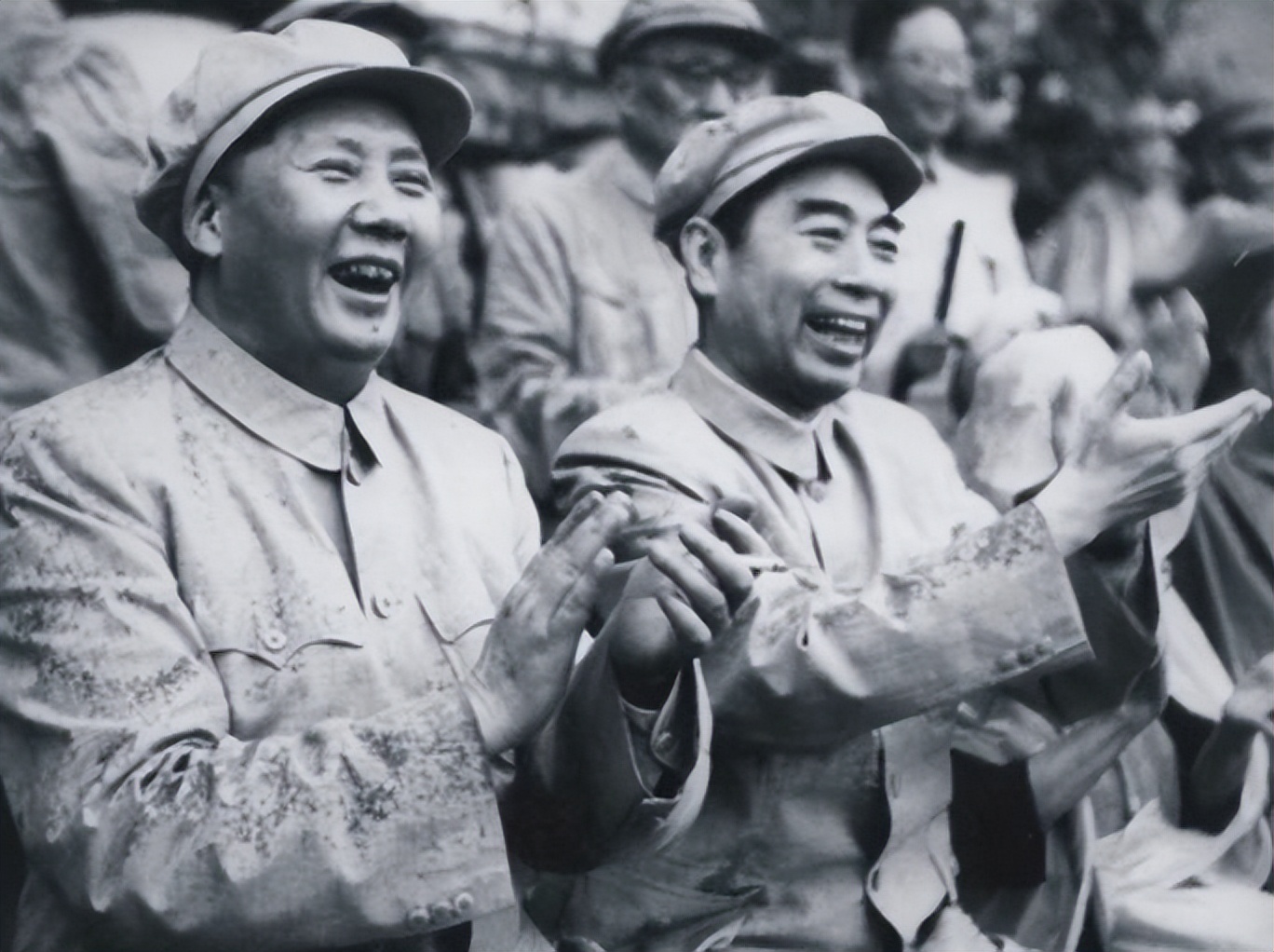 起义后郑洞国一直很顽固,但抗美援朝前他的一番话,却逗乐周总理