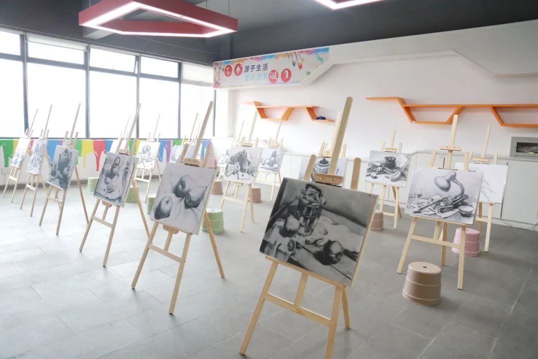 16岁初中毕业女儿学什么专业最好,初中毕业女生适合学什么专业大专