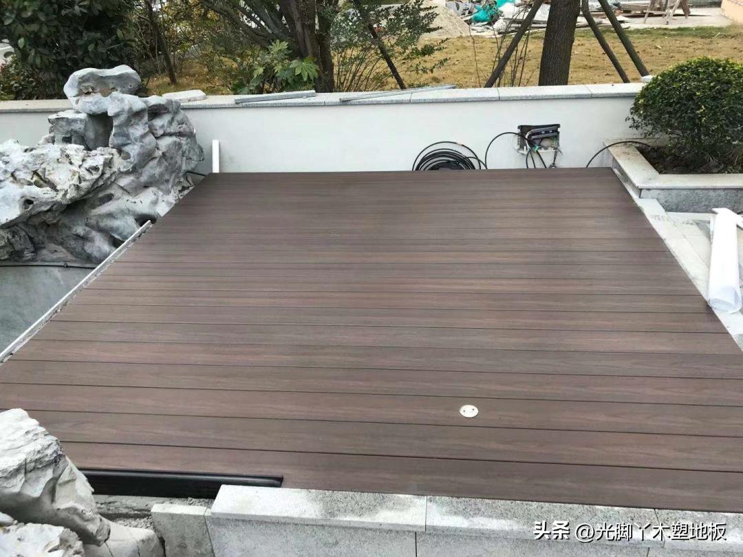 塑木地板贵还是实木贵,塑木地板的材质环保吗