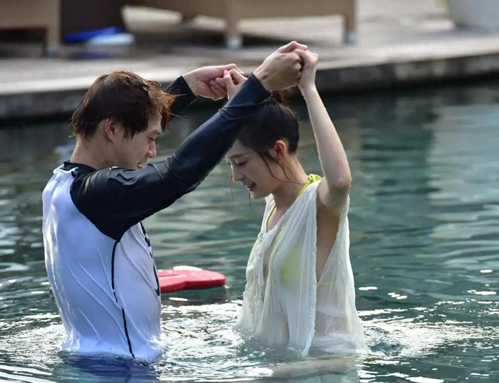 假戏真做、借戏“霸凌”、德不配位，影视圈这些畸形现象该改改了