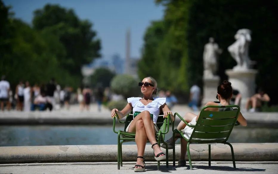 不是吧！？在法国，一「黑」才能遮百丑？