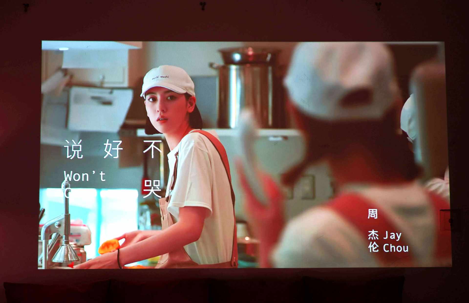 家里没空间怎么放投影仪,坚果智慧墙o1pro超短焦投影仪家用