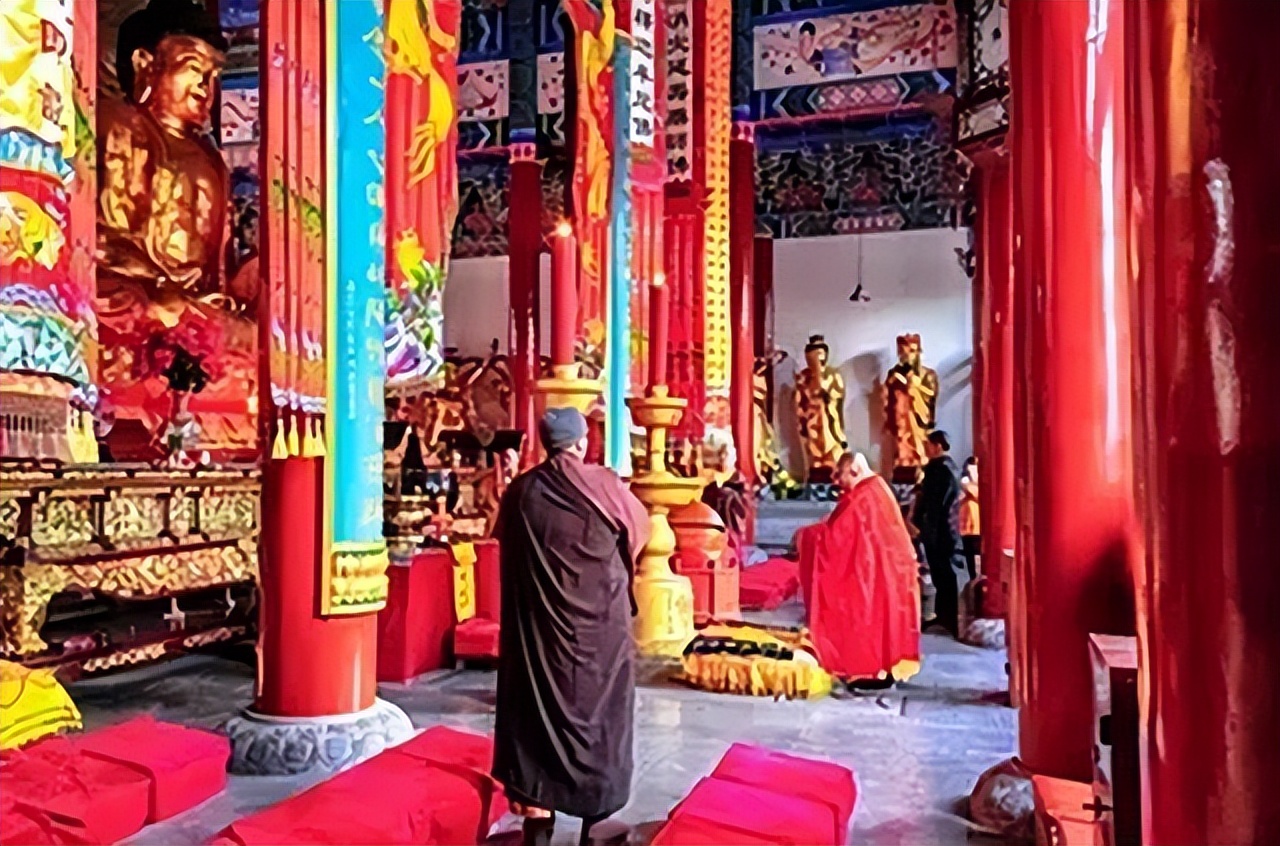 江西孝子为父亲遗体塑金身 (江西男子为父亲塑成金身)