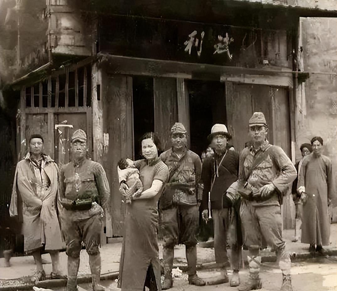 30张真实又罕见的老照片，阴毛假发工作者，我怀疑他用错地方了