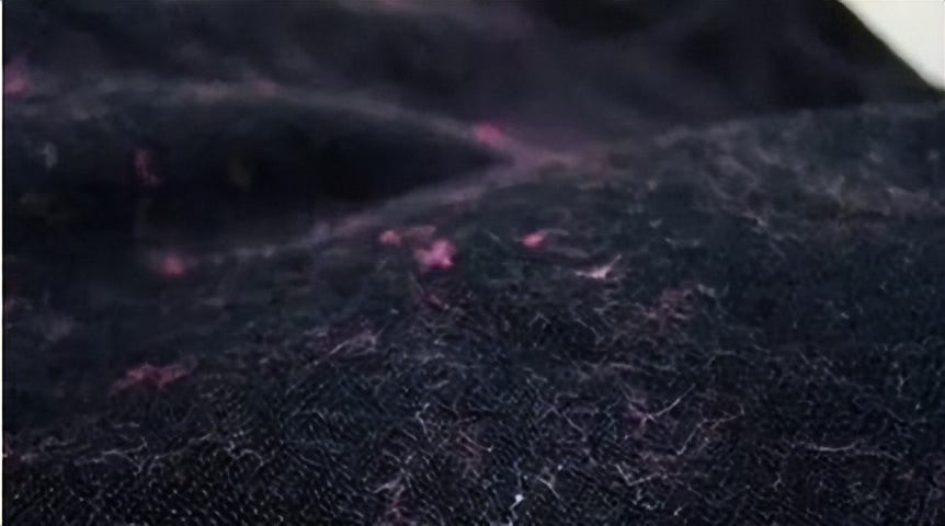 黑色衣服粘毛怎么处理小技巧,衣服粘毛小技巧