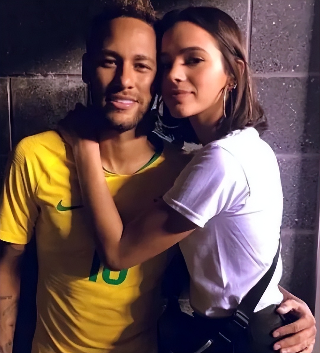 巨星内马尔究竟有几个女友呀,内马尔巨星系列