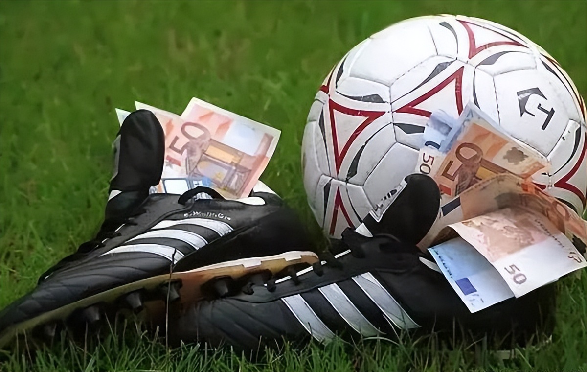 中日韩同为东亚人种，目前足球水平差距这么大，为什么？