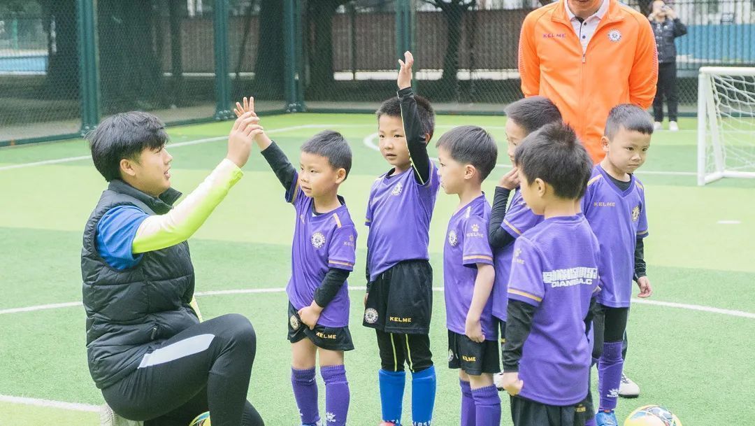 足球运动可以锻炼身体哪些方面,足球运动的体育精神和文化价值