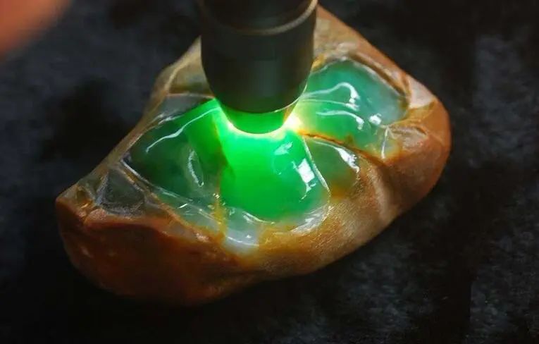 直播间购买翡翠不退不换合理吗,直播间购买翡翠怎么避坑