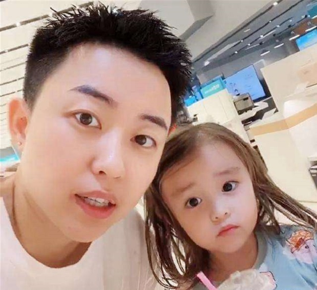 生5国混血孩子的妈妈,花50万生5国混血娃的单亲妈妈