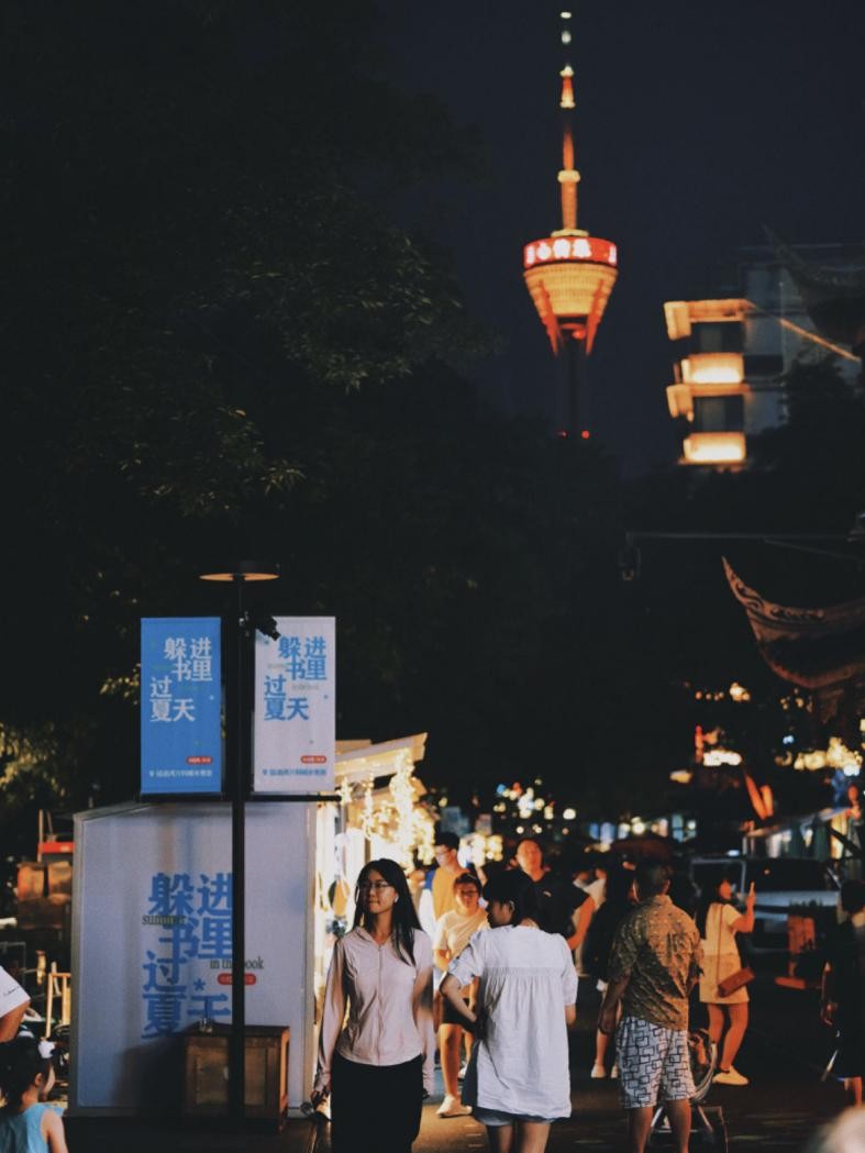 耍嗨了！成都这里夜色正好，夜经济持续升温～