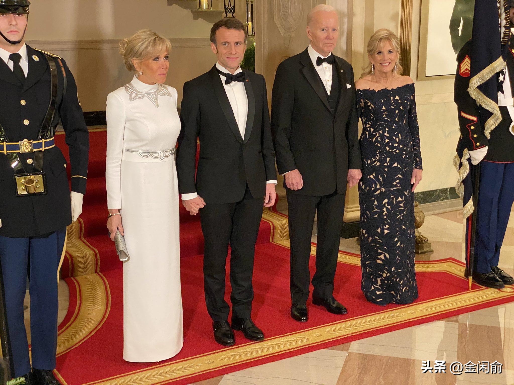 马克龙夫妇携手并肩,马克龙与妻儿出席活动