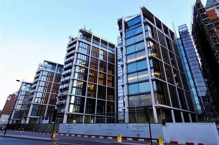 京圈大佬沉浮史：从日赚一辆宾利到全球逃债，名媛女儿被坑惨了