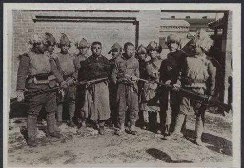 日军当着国军的面杀俘虏,日军侵华兽行