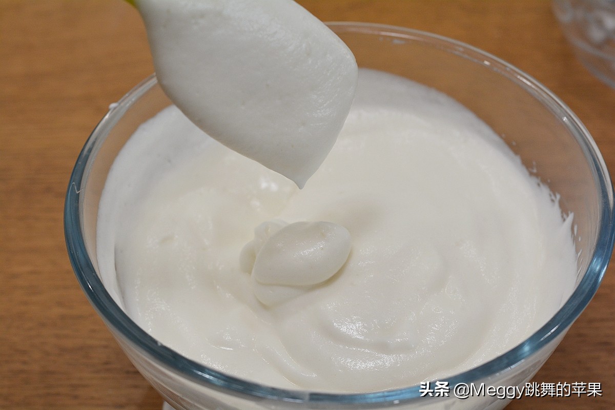 天使奶油蛋糕卷,甜口天使蛋糕卷图解