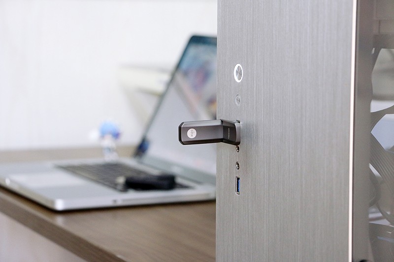 ssd固态u盘和普通u盘评测,固态U盘和闪存U盘哪个更稳定