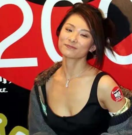 刘璇什么时候退役的 (体操冠军刘璇夺冠的艰难过程)