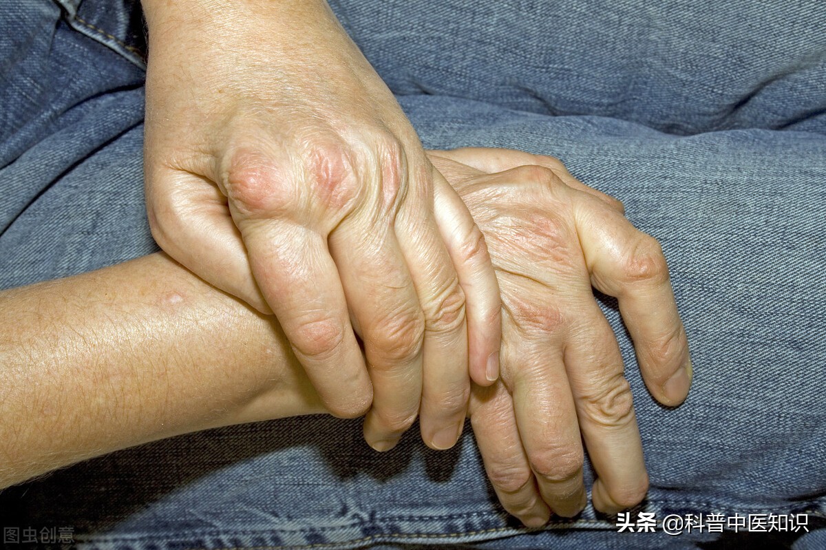 夏天空调房待久了膝盖疼,夏天长期呆在空调房里如何解决