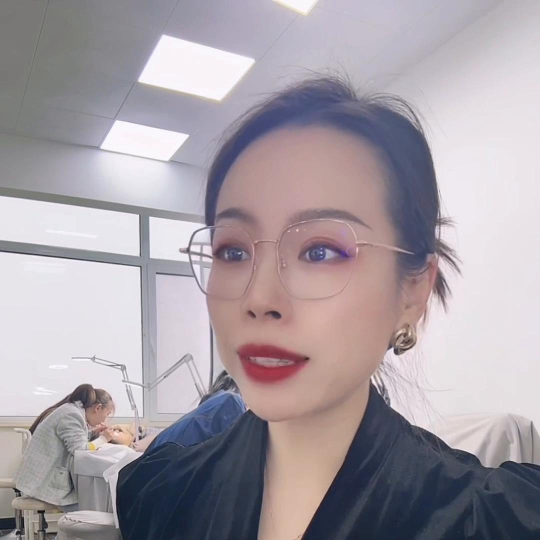 现在开始学也不晚,要去学美睫首先问什么