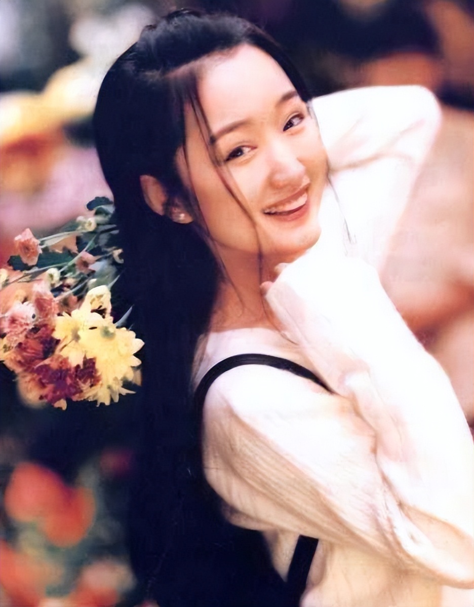 男友赖文峰出狱后娶妻生子，而杨钰莹至今单身，她在追求什么