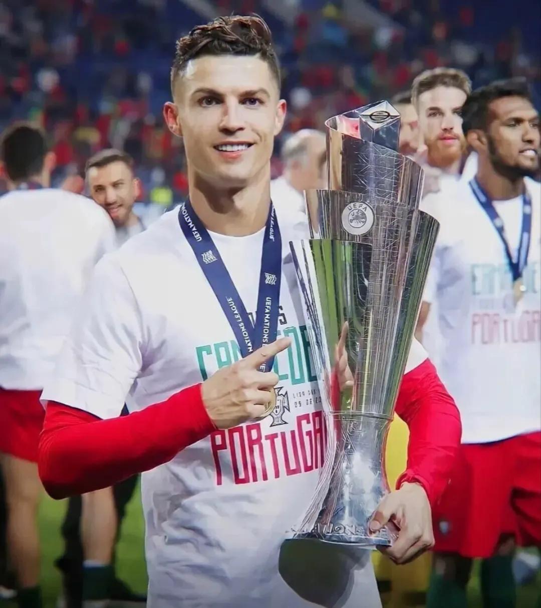 足球运动员c罗梅西排名,体育界的偶像c罗