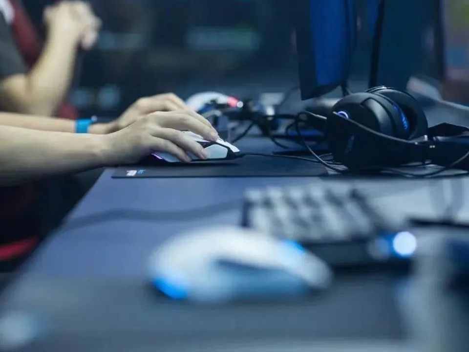 早安，地球村｜男子买彩票中了800万，让表弟代领被强占