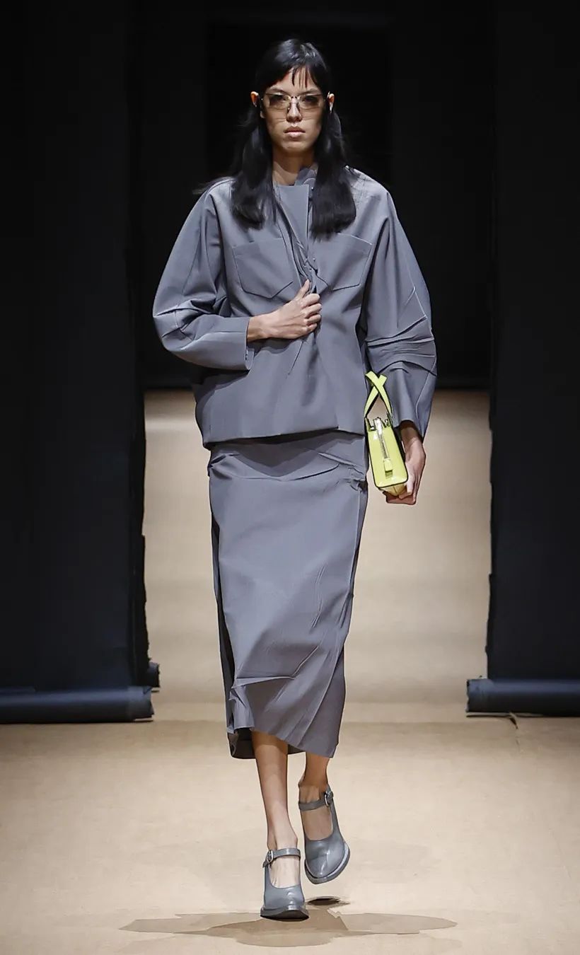 在Prada的戏梦中，以对立之境现原生之美