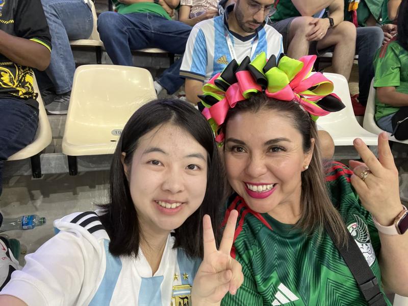 在卡塔尔和各国球迷狂欢,球迷汇集卡塔尔