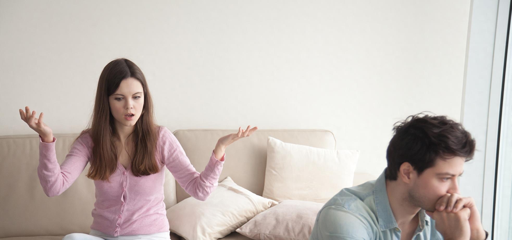 烈日下，女子下跪多日求复婚被拒，前夫发声，知情人透露实情