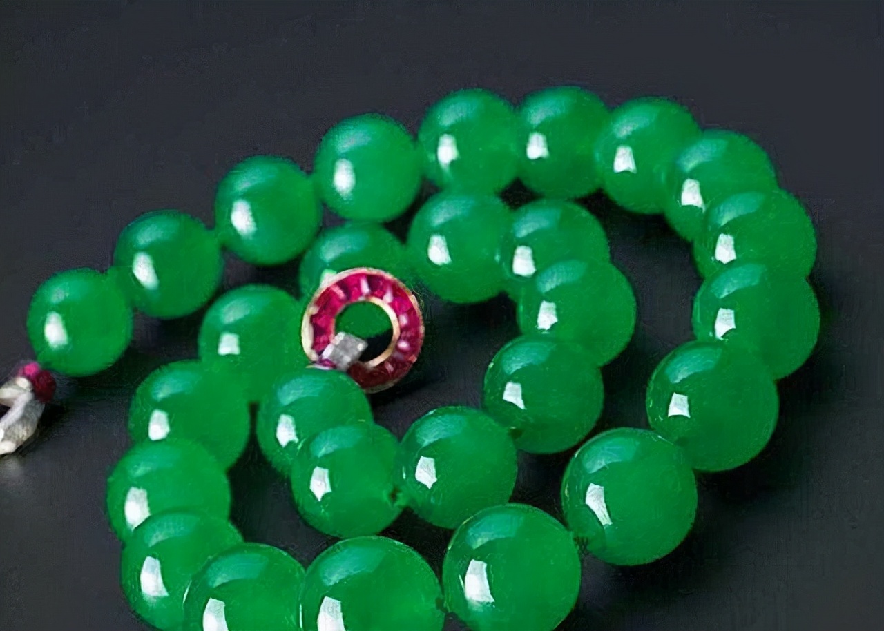 宋美龄麻花手镯值多少钱,宋美龄翡翠手镯价值两亿