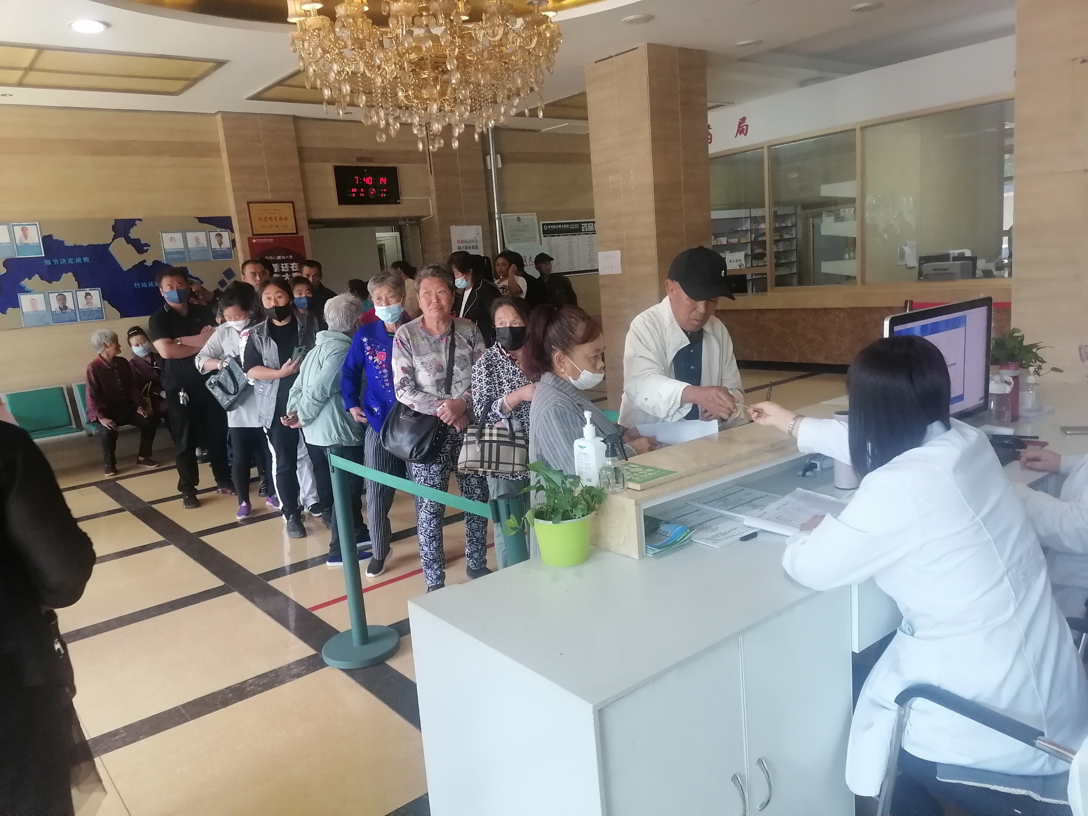 爱心义诊进乡村为民服务暖人心,爱心义诊为偏远乡村群众送健康