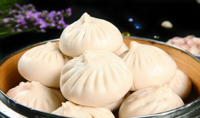 回乡养猪带领村民致富,大姐带村民发家致富