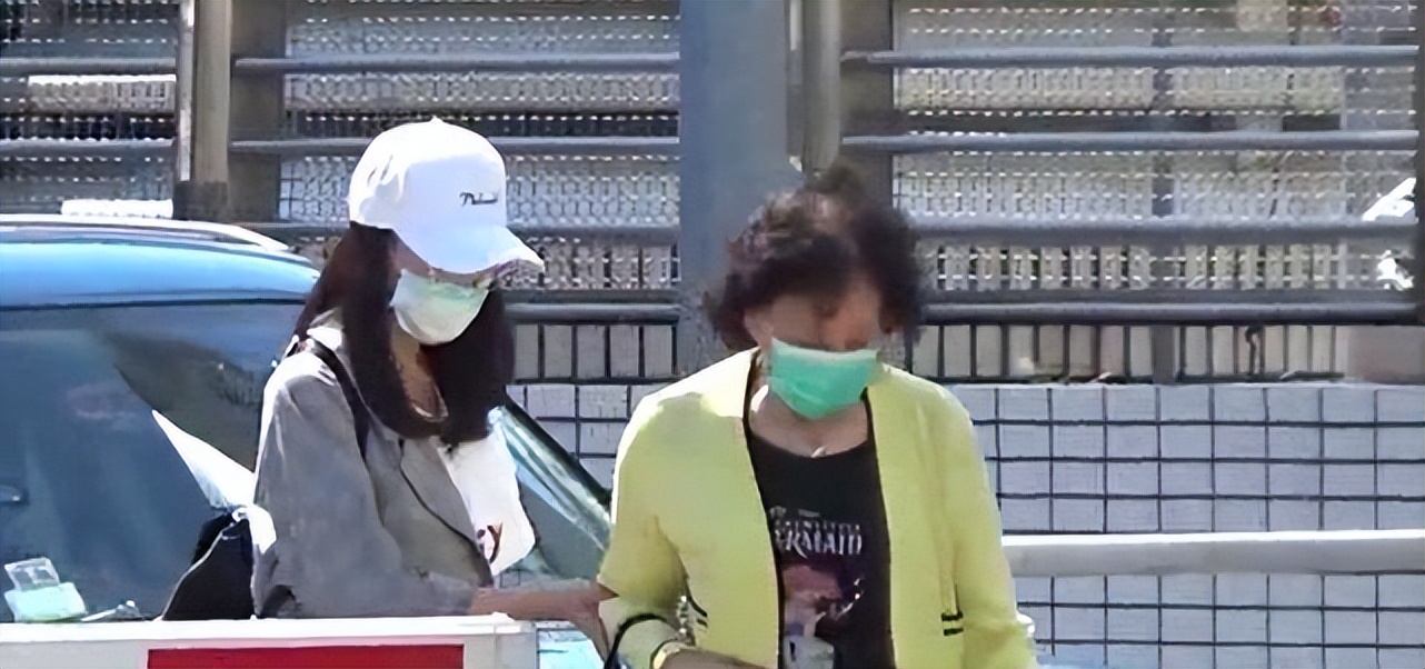 她7岁从天津到香港，是TVB“*用御***妇情**”，有小鲜肉追钱都花给父母