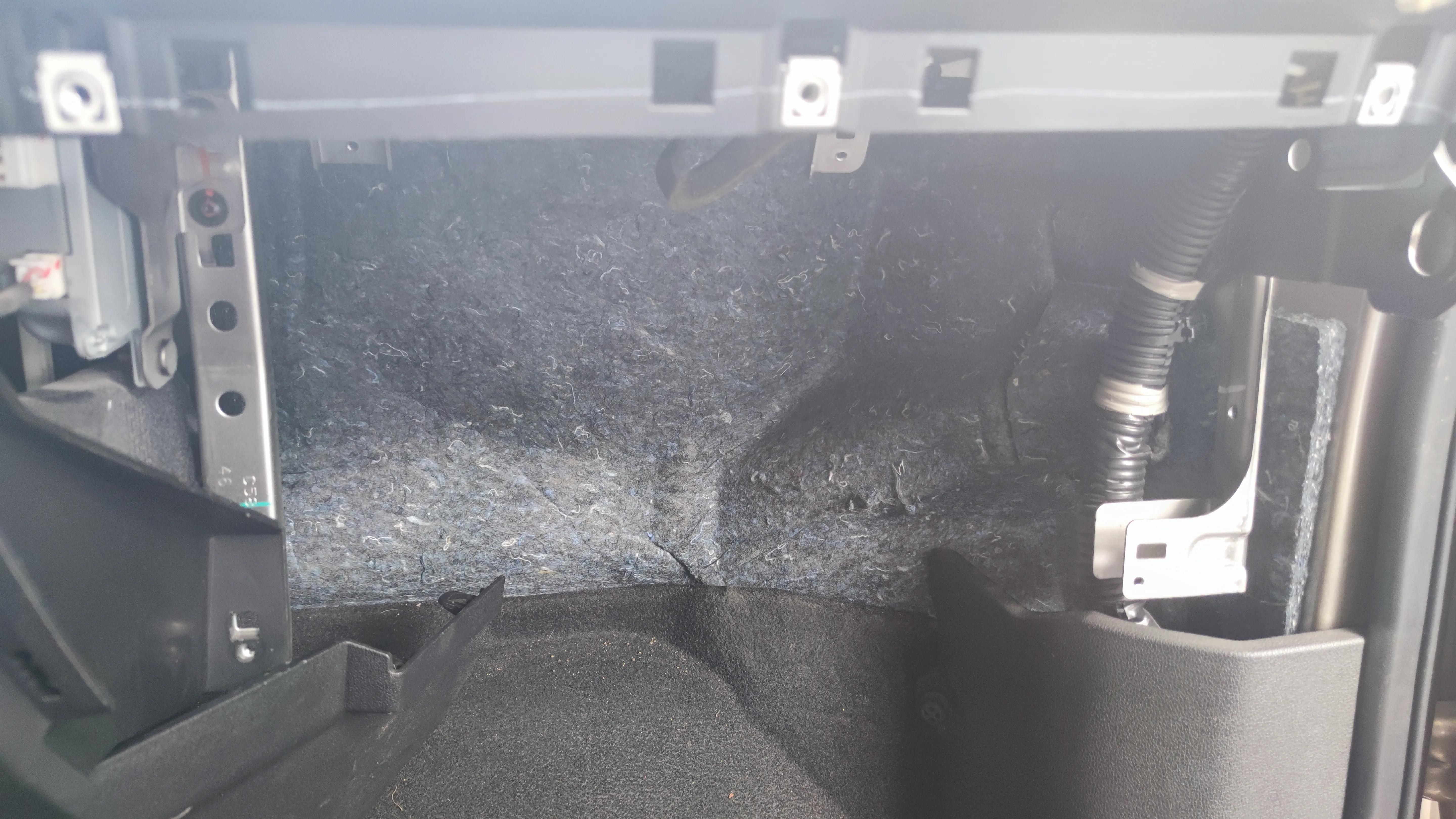 东风雷诺科雷傲空调滤芯在哪,2009年科雷傲空调滤芯在哪