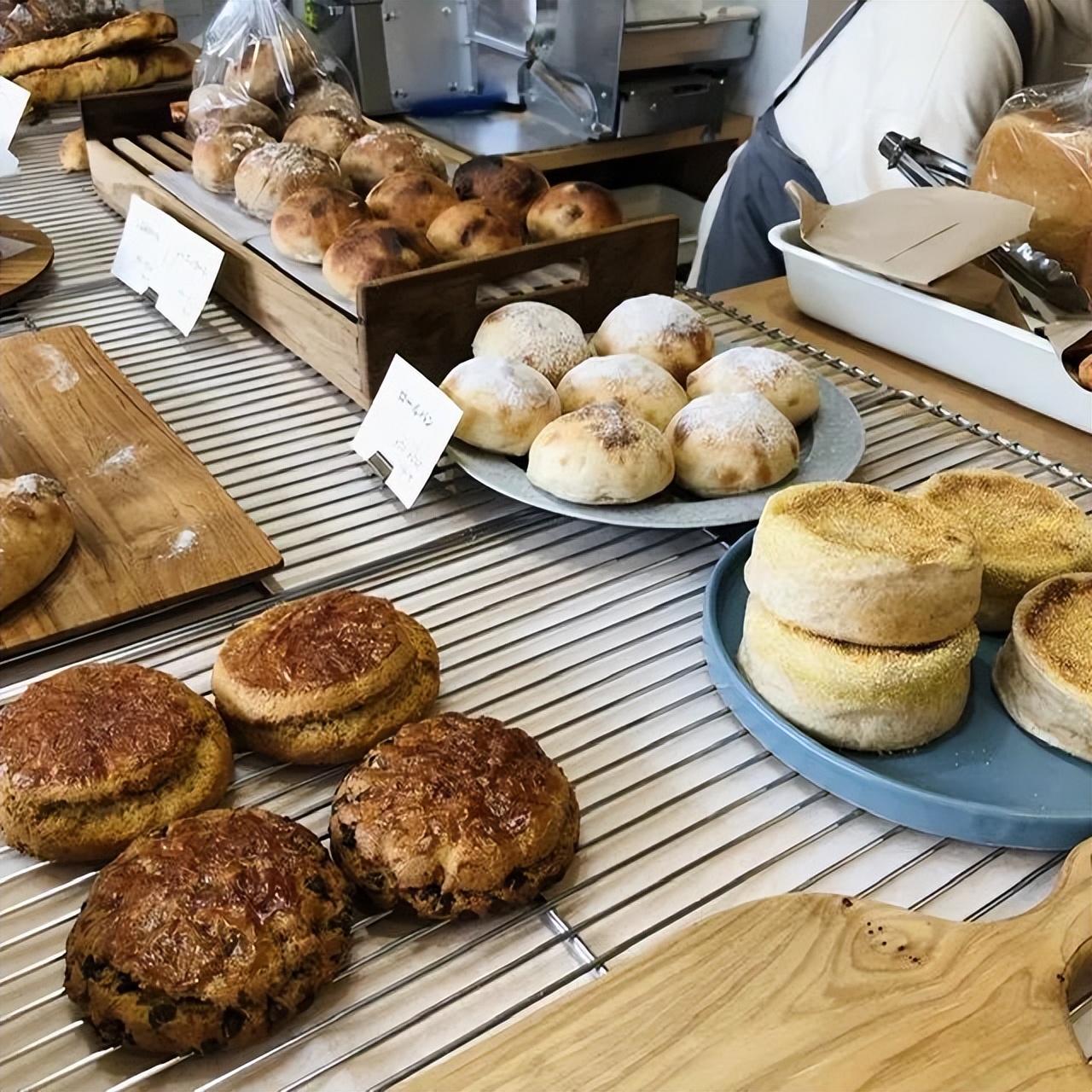 东京这位「面粉刺客」！每日使用15种面粉，混合制作40款面包