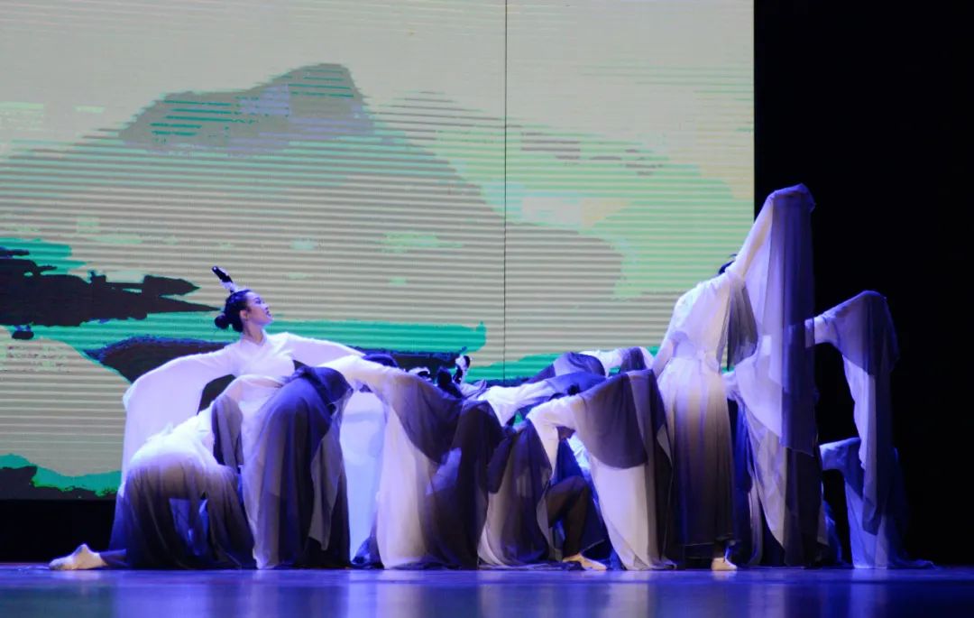 浠婂鑸炲姩,浠婂鑸炶捣鏉ュ箍鍦鸿垶