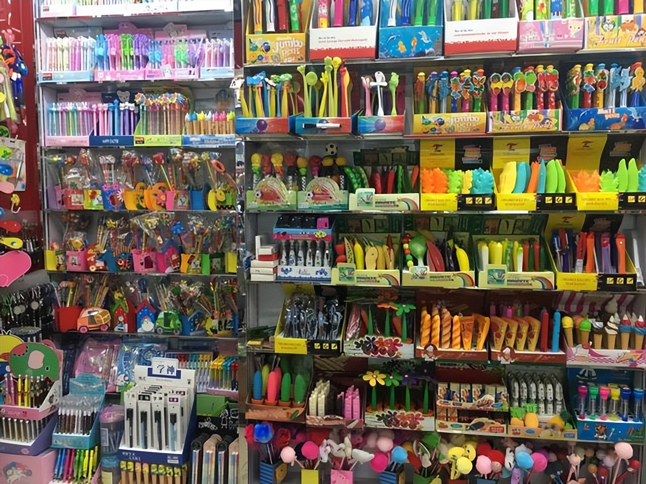 有毒文具千万不要给孩子用,六种毒文具不能给孩子用