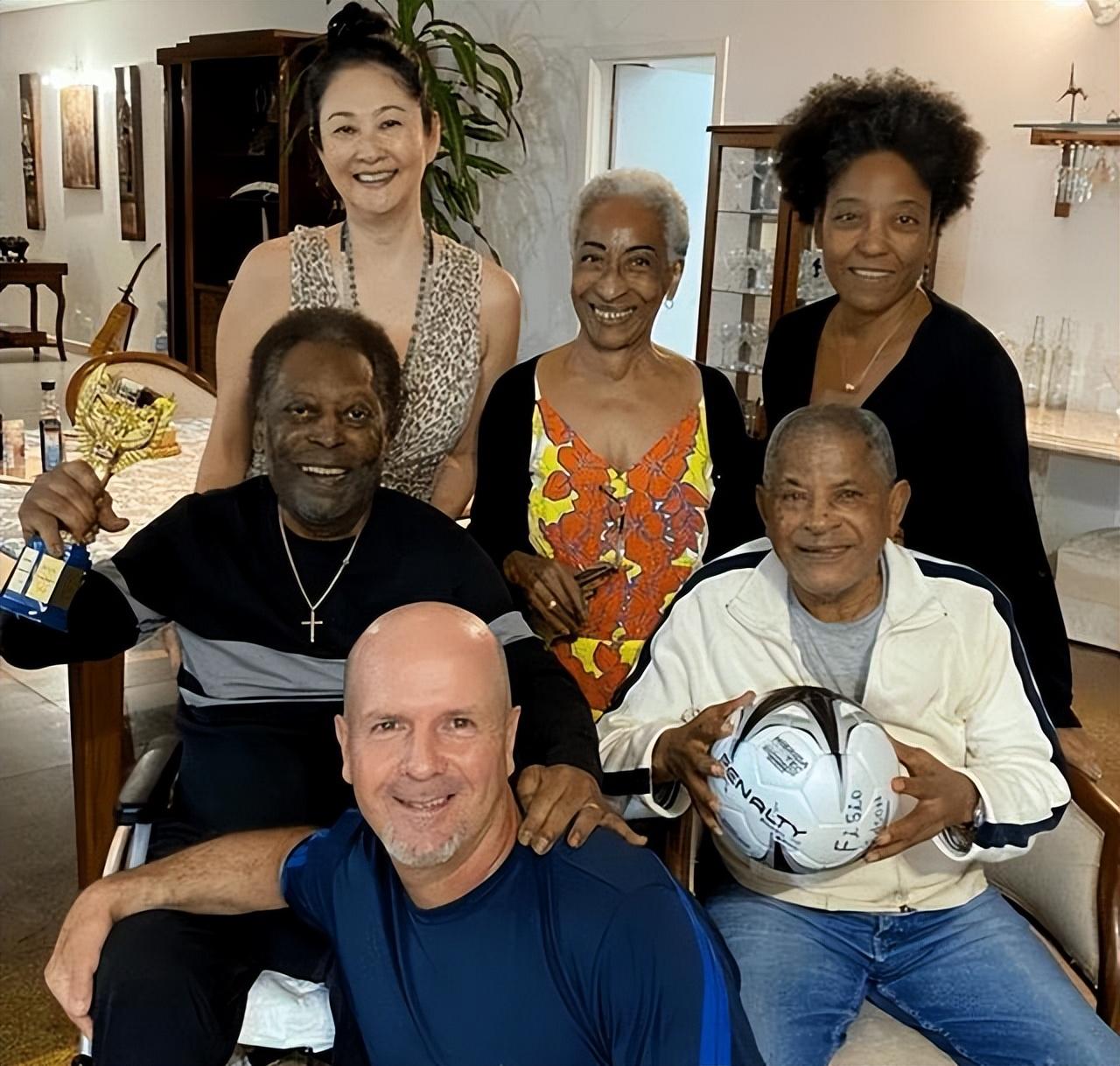 球王贝利传奇的一生仅17岁,贝利日本妻子