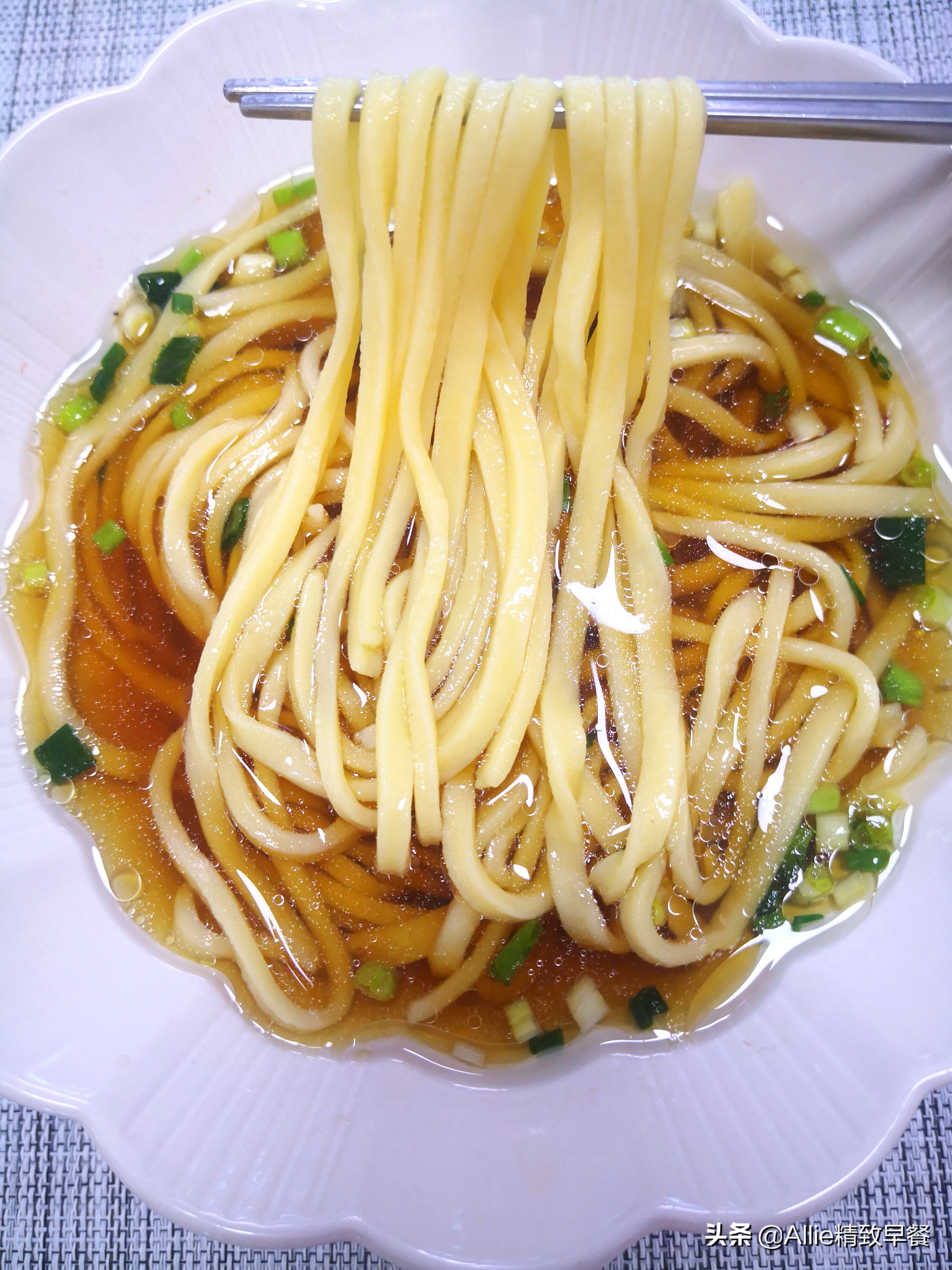 脆皮烤鸡做法烤箱教程,在家就能做的爆汁脆皮烤鸡