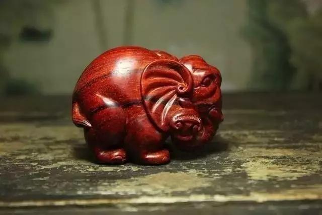 佛手雕件的寓意和象征,翡翠常见的雕件及寓意