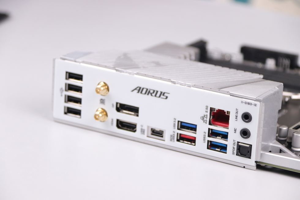 技嘉小雕b760m适合多大的机箱,技嘉小雕b760m黑科技测试