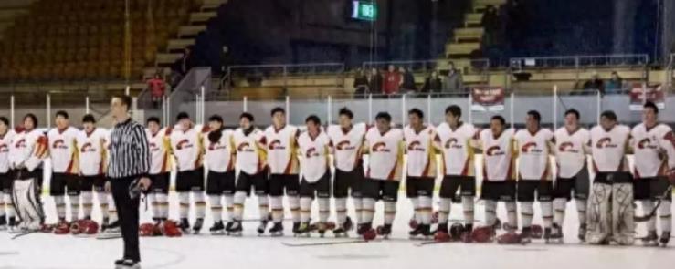 何诗蓓夺冠奏国歌,何诗蓓破世界纪录